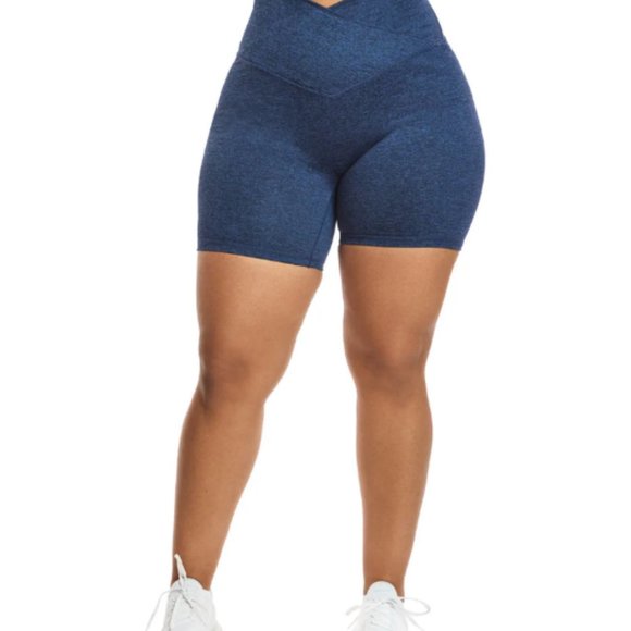 ILUS Cinched Cross Over Shorts 6" (M) - Picture 2 of 4